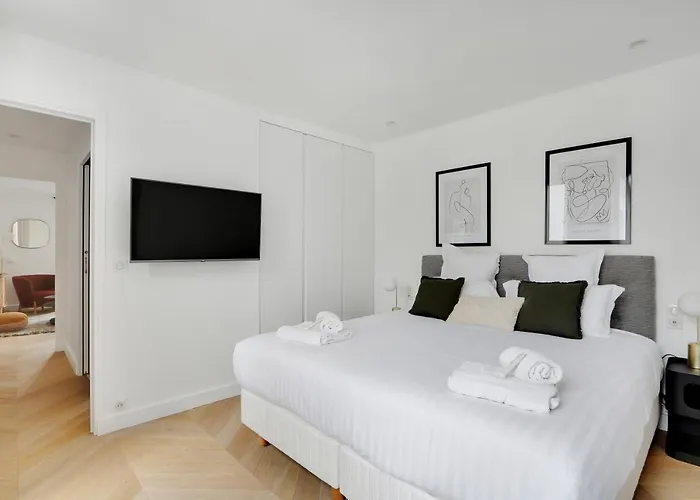 Pick A Flat'S Apartment On Place Du Tertre Paris